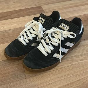 Men’s Size 8 ADIDAS Busenitz sneakers in good Condition.  Will need new laces.